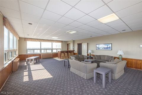 Tiny photo for 12520 Edgewater Drive #1609, Lakewood, OH 44107 (MLS # 5190083)