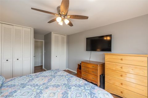 Tiny photo for 12520 Edgewater Drive #1609, Lakewood, OH 44107 (MLS # 5190083)