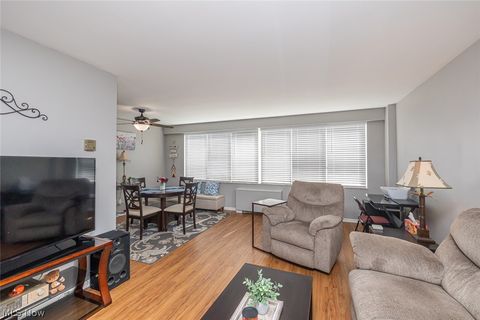 Tiny photo for 12520 Edgewater Drive #1609, Lakewood, OH 44107 (MLS # 5190083)