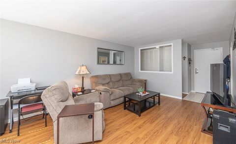 Tiny photo for 12520 Edgewater Drive #1609, Lakewood, OH 44107 (MLS # 5190083)