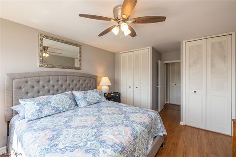 Tiny photo for 12520 Edgewater Drive #1609, Lakewood, OH 44107 (MLS # 5190083)