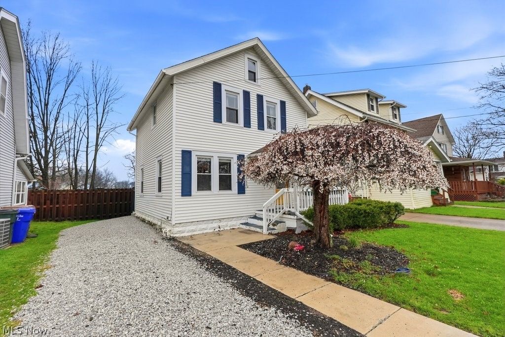 Photo of 212 Marguerite Avenue, Cuyahoga Falls, OH 44221 (MLS # 5198873)