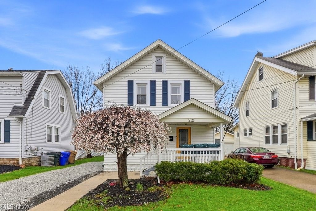 Photo of 212 Marguerite Avenue, Cuyahoga Falls, OH 44221 (MLS # 5198873)