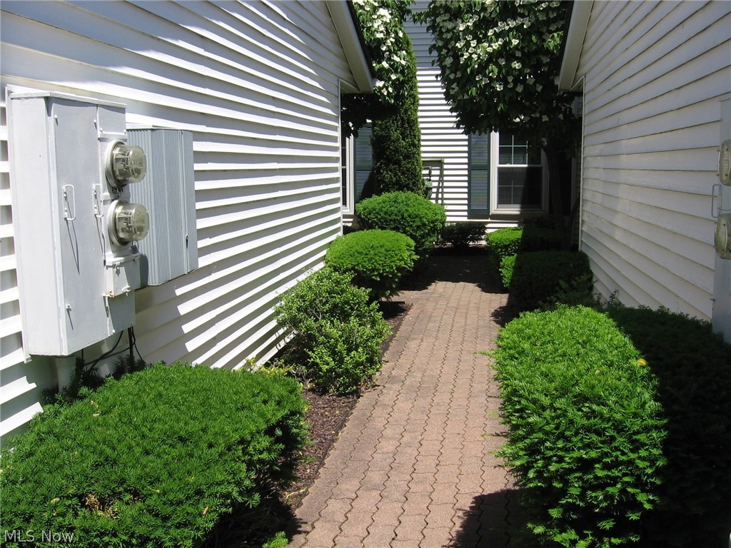 Governors Lake - Residential