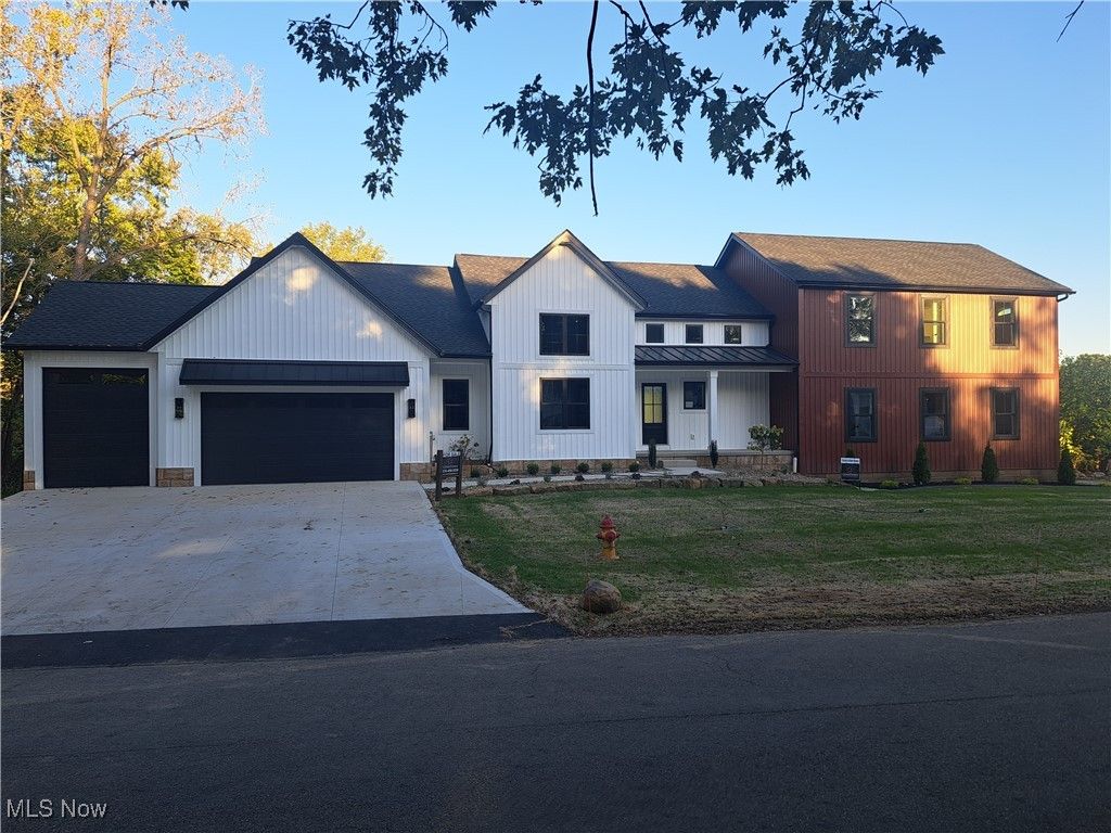 Photo of 5858 Springlake Road NW, Canton, OH 44718 (MLS # 5170250)