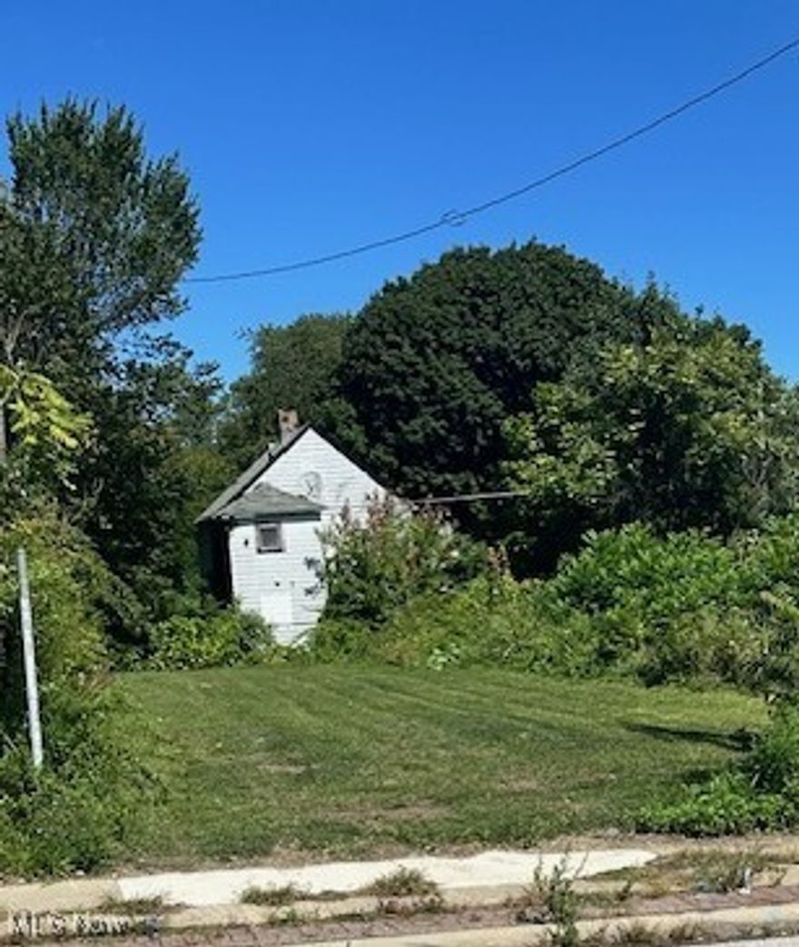 Featuring three lots totaling 9834 Square Feet.  There was a previous two family structure that was demolished at 7305 Montgomery Avenue with a lot in front and one adjacent both located on Quincy Avenue.  There are utilities that go out to the street from the previous structure.  Don't miss out on this opportunity for a prime location.   Lots - 118-33-107, 118-33-035 & 118-33-036.