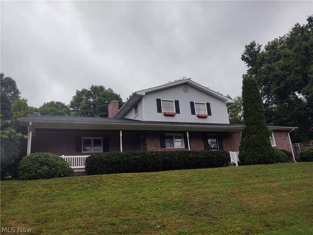 Awesome brick and vinyl 4 bedroom, 3 bath home. Fenced-in backyard. Motivated seller will entertain all offers!
