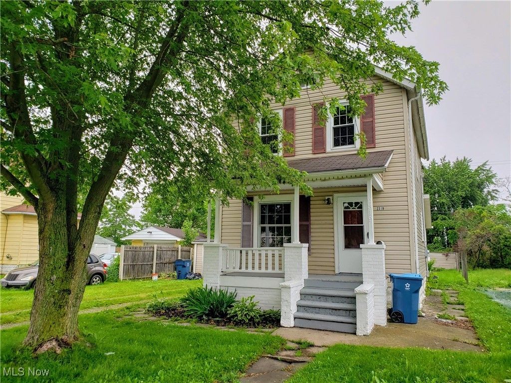 Photo of 2319 E 29th Street, Lorain, OH 44055 (MLS # 5164897)