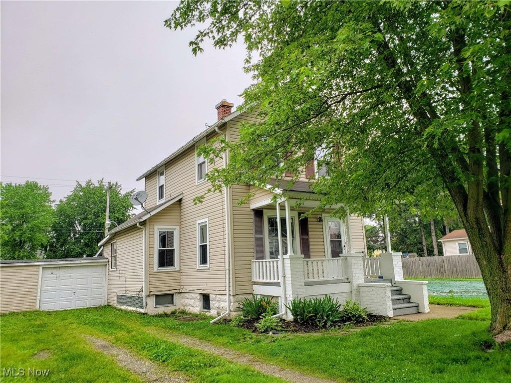 Photo of 2319 E 29th Street, Lorain, OH 44055 (MLS # 5164897)