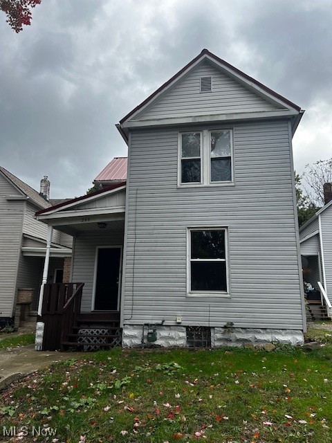 A great opportunity to own an updated 3 bedroom 1 bath home near Summa Hospital. Updated flooring and paint throughout. Newer furnace, water tank, and electric panel. Call today for a private showing!