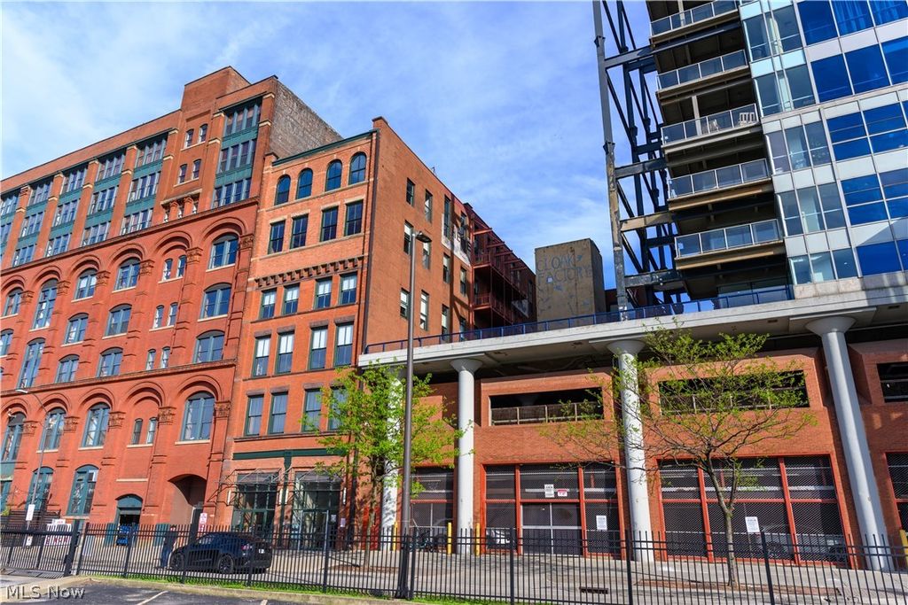 Photo of 635 W Lakeside Avenue, Cleveland, OH 44113 (MLS # 5207976)