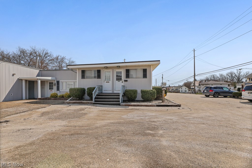 1950 S Freedom Avenue