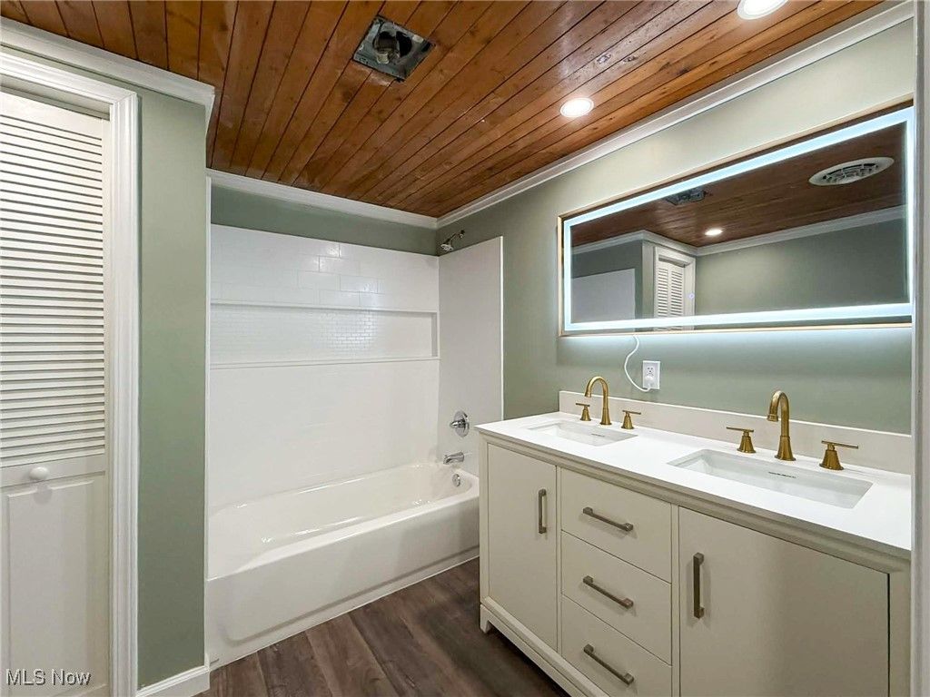 Photo of 11370 Parkside Avenue NE, Alliance, OH 44601 (MLS # 5178554)