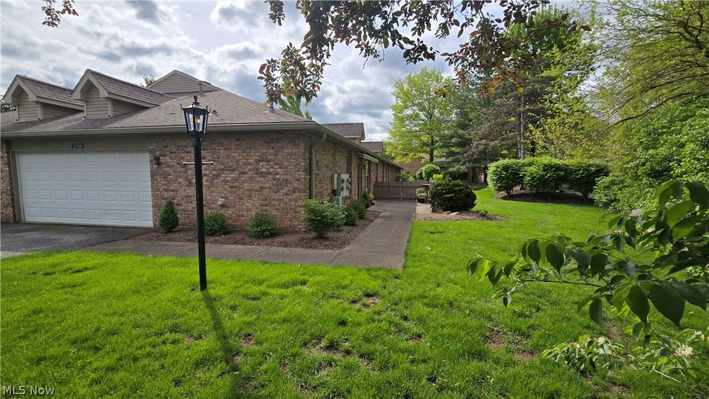 Photo of 2708 Shakespeare Lane #2708, Avon, OH 44011 (MLS # 5207333)