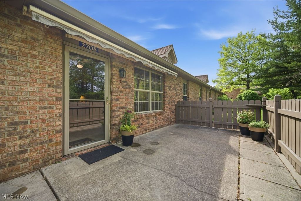 Photo of 2708 Shakespeare Lane #2708, Avon, OH 44011 (MLS # 5207333)