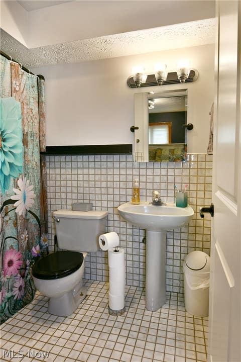 Tiny photo for 907 Center Street E, Warren, OH 44481 (MLS # 5239701)