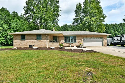 Photo of 907 Center Street E, Warren, OH 44481 (MLS # 5239701)