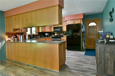 Tiny photo for 907 Center Street E, Warren, OH 44481 (MLS # 5239701)