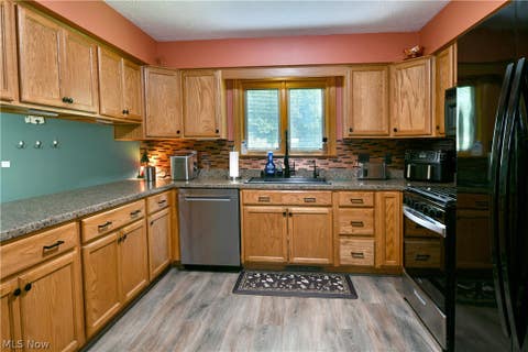 Tiny photo for 907 Center Street E, Warren, OH 44481 (MLS # 5239701)