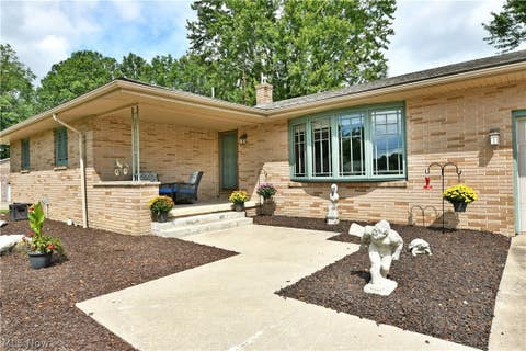 Tiny photo for 907 Center Street E, Warren, OH 44481 (MLS # 5239701)