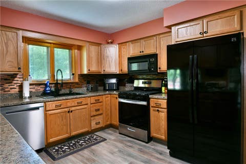Tiny photo for 907 Center Street E, Warren, OH 44481 (MLS # 5239701)