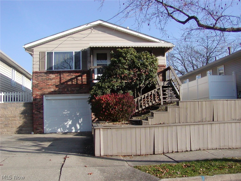 Lot: 40 X 130. Well maintained 3 bedroom ranch. Roomy kitchen with lots of cupboards plus a pantry, Double sinks in bath, double closets in bedrooms. Carpeted recreation room in basement, glass block windows in basement. Hot and cold water faucets in the garage.