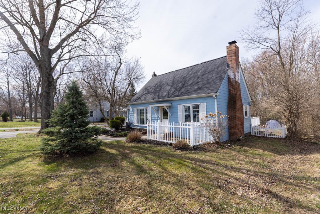 7806 Lewis Road, Olmsted Falls, Ohio image 3