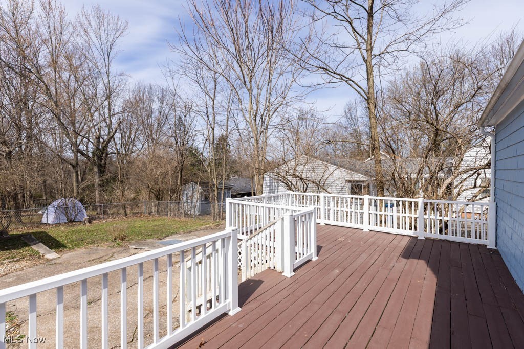7806 Lewis Road, Olmsted Falls, Ohio image 24