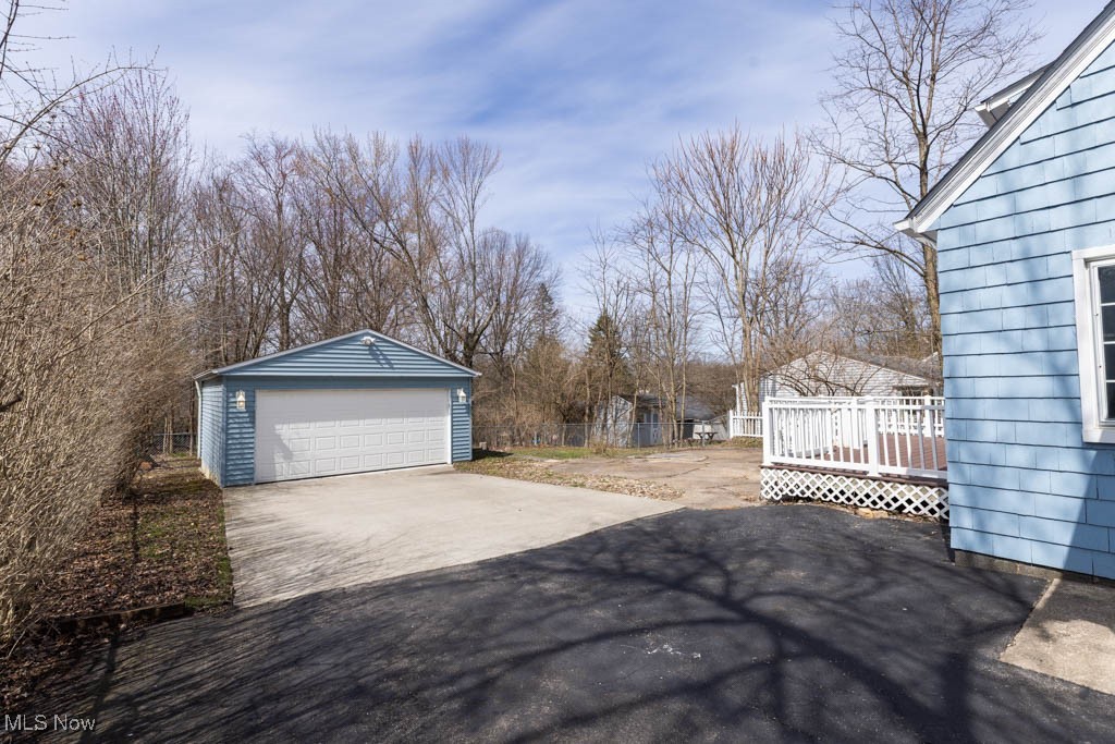 7806 Lewis Road, Olmsted Falls, Ohio image 25
