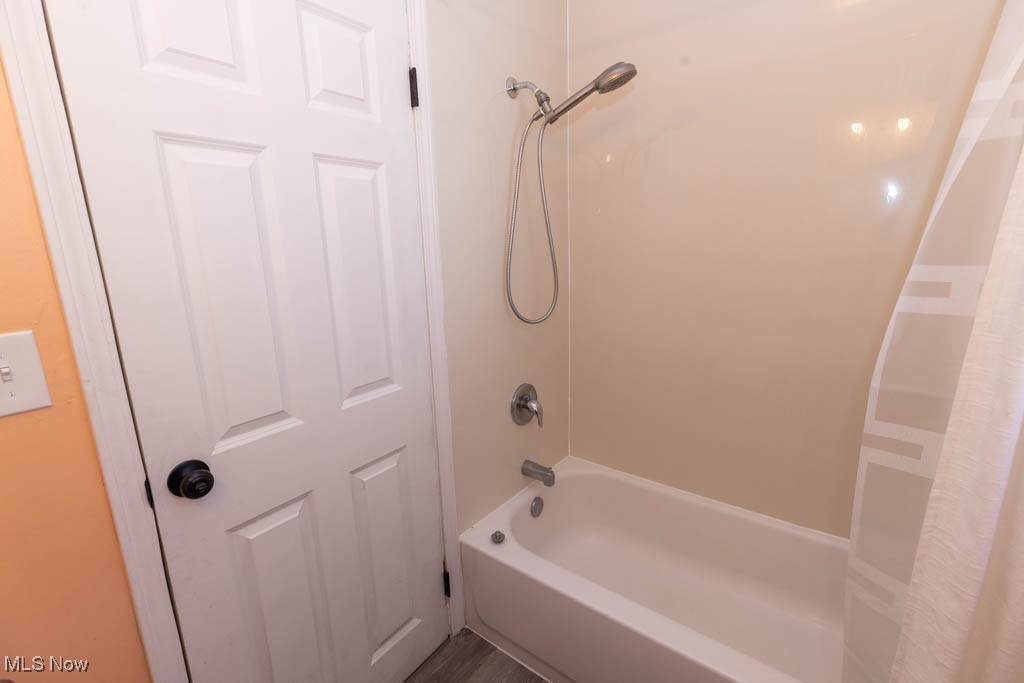 7806 Lewis Road, Olmsted Falls, Ohio image 16