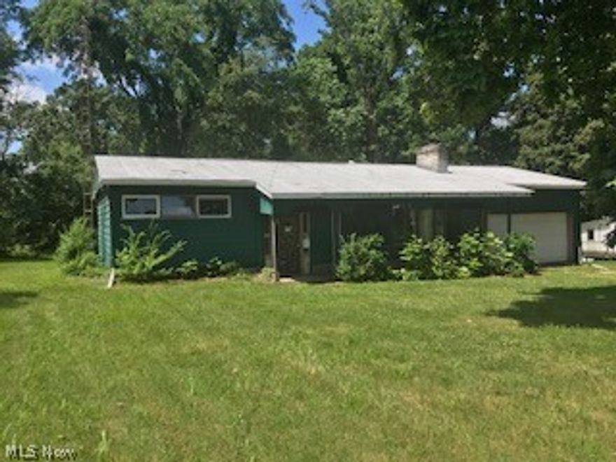 Unique ranch on nearly an acre! So many possibilities! Great location and Conveniently located on the north end, close to all of the amenities of town w/easy access to Newark & Zanesville!