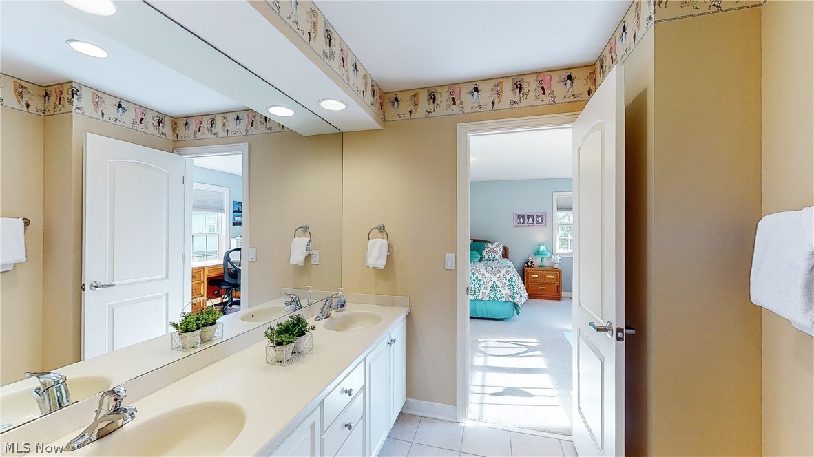 Sterling Lakes In Pepper Pike - Residential