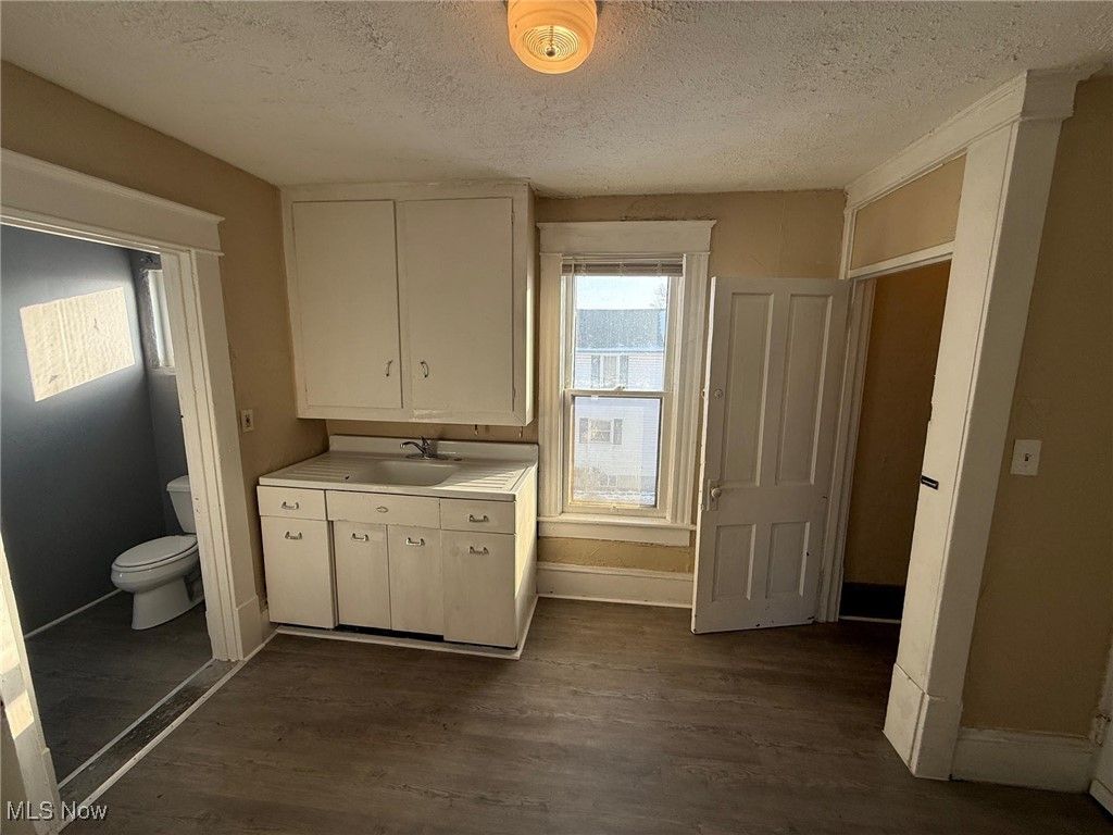 Photo of 158 16th Street NW, Barberton, OH 44203 (MLS # 5176759)