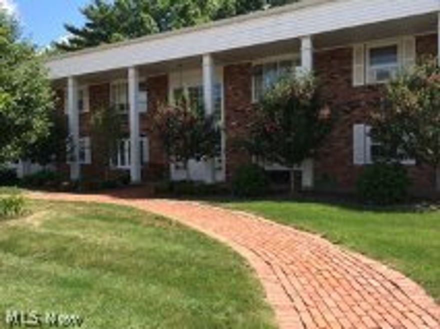 Upper Floor Ranch Style Condo Featuring an open Floor Plan,Freshly Painted,Bay Window With Balcony Off Dining Room.Neutral Decor With Brick WBFP.Det.1 Car Garage With Opener.Plenty of Closet Room and Storage Area.Very Clean and Well Maintained Unit With A Well Thought Out Floor Plan.Like New and Ready To Move In.