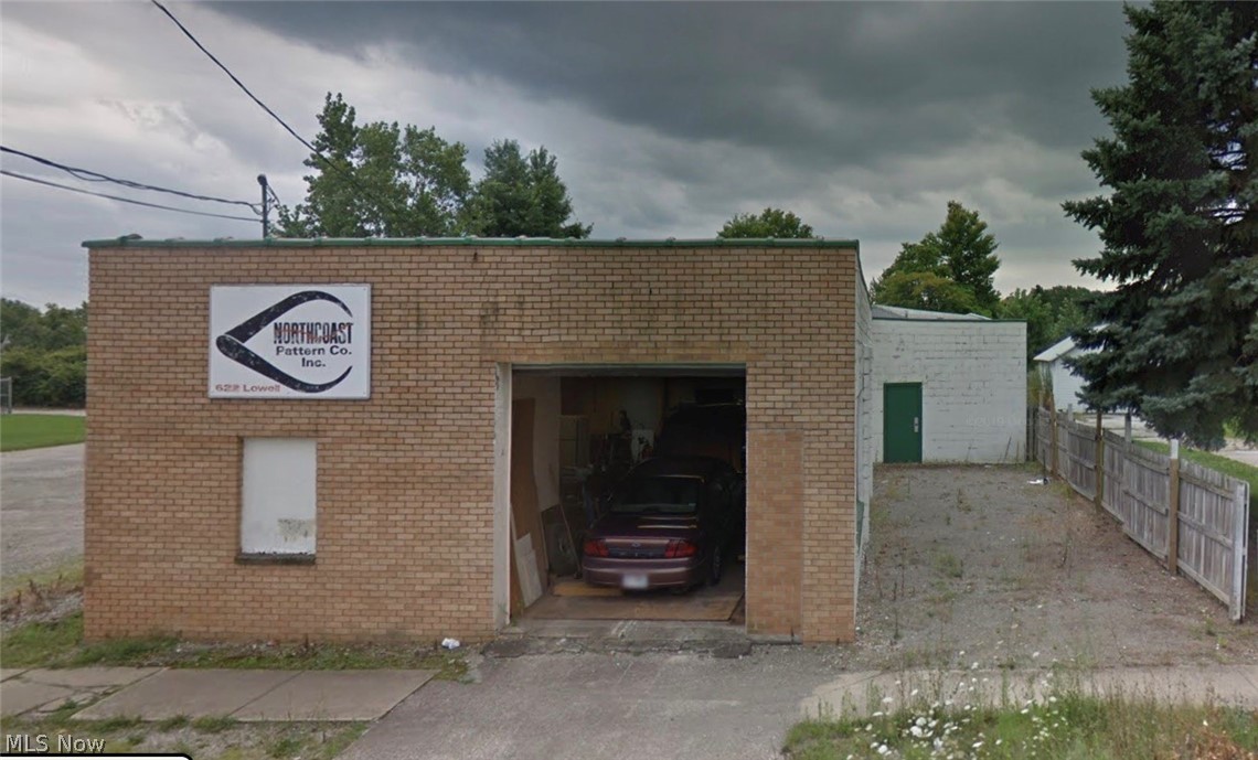 Onsight Only Real Estate Auction: Thursday, Decmber 19th, 12NOON. This is an auction. THIS PROPERTY WILL NOT SELL FOR $1. Recently appraised at $146K.
Recently cleaned brick & block Commercial Industrial Building/Garage situated on a .32 acre lot (100x130' lot). The previous owner used it as a wood shop and had the interior separated into 2 units. Owner occupied with one rental. Gas heat. Ample Parking. Great Building for storage, manufacturing, small shop, assebly. Lorain County PP#0624086102008. Recent Appraisal: $146,030.00
PREVIEW: Day of Sale at 10:00AM or by appt.