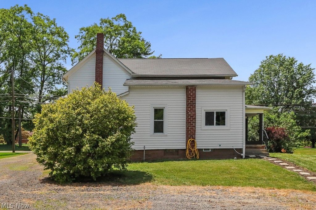 Photo of 3936 S Union Avenue, Alliance, OH 44601 (MLS # 5217381)