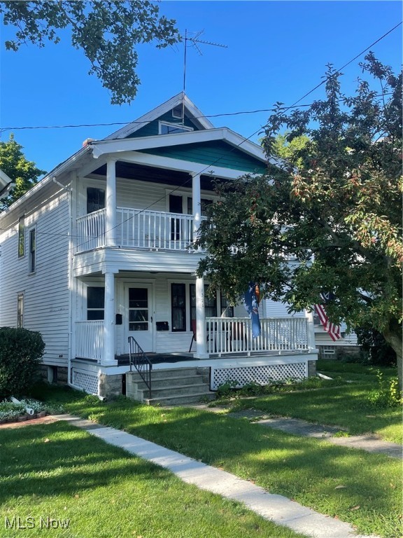 INVESTORS!!! Great opportunity for passive income. This double offers a great investment income in a very popular neighborhood. Upstairs unit recently renovated, full bath fully remodeled, refinished floors, new kitchen flooring, paint throughout. Fully occupied. All you need to do is purchase and start collecting rent. Priced to move fast, don't miss your opportunity. Properties like this don't come on the market very often. Call Listing Agent to schedule showing.