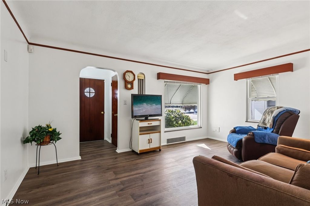 Photo of 4252 Ridgeview Road, Cleveland, OH 44144 (MLS # 5195918)