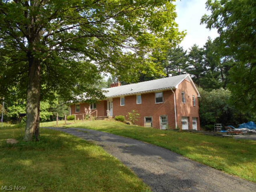 Brick Ranch On 2.3 Wooded Acs, Property Adjoins 50 Acre Parkland. Mature Pines - Lovely Setting. Three Season Room, 2 Fpls,, Solid Birch Cabinets in kitchen with decorative tiled backsplash.