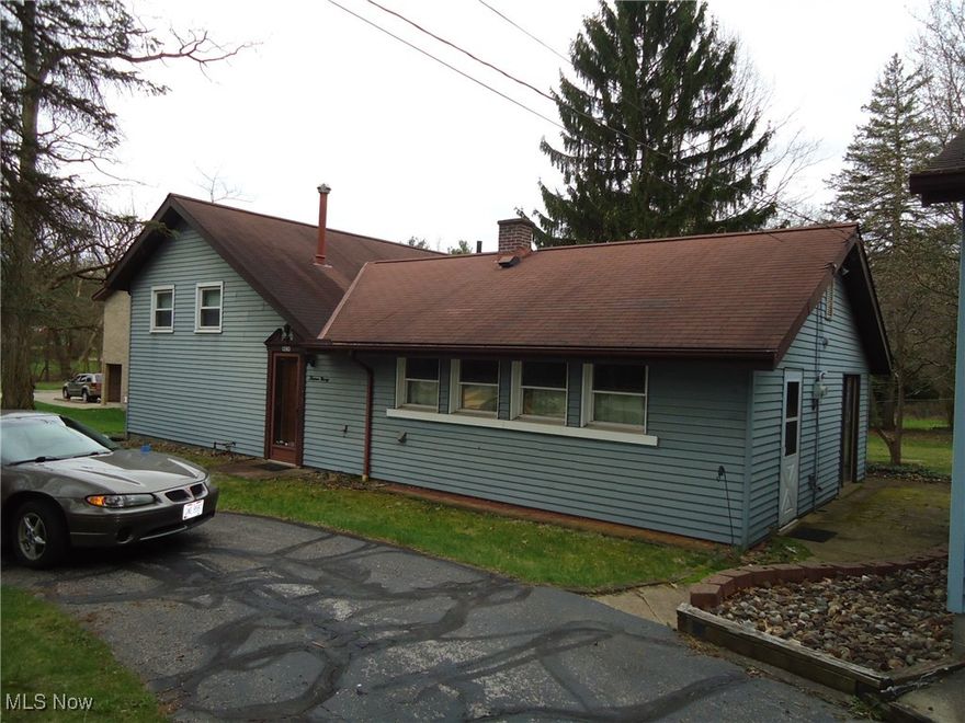 Attention investors! 
 Aluminum sided 3 BR home in convenient Falls location.  Close to parks, shopping & Brookledge golf /putter golf ......1312 sq ft per county records.  1/2 acre lot --100' x 227' ------ideal for kids, pets or gardener.  Large detached 2 car garage.  

Serious inquiries only please.