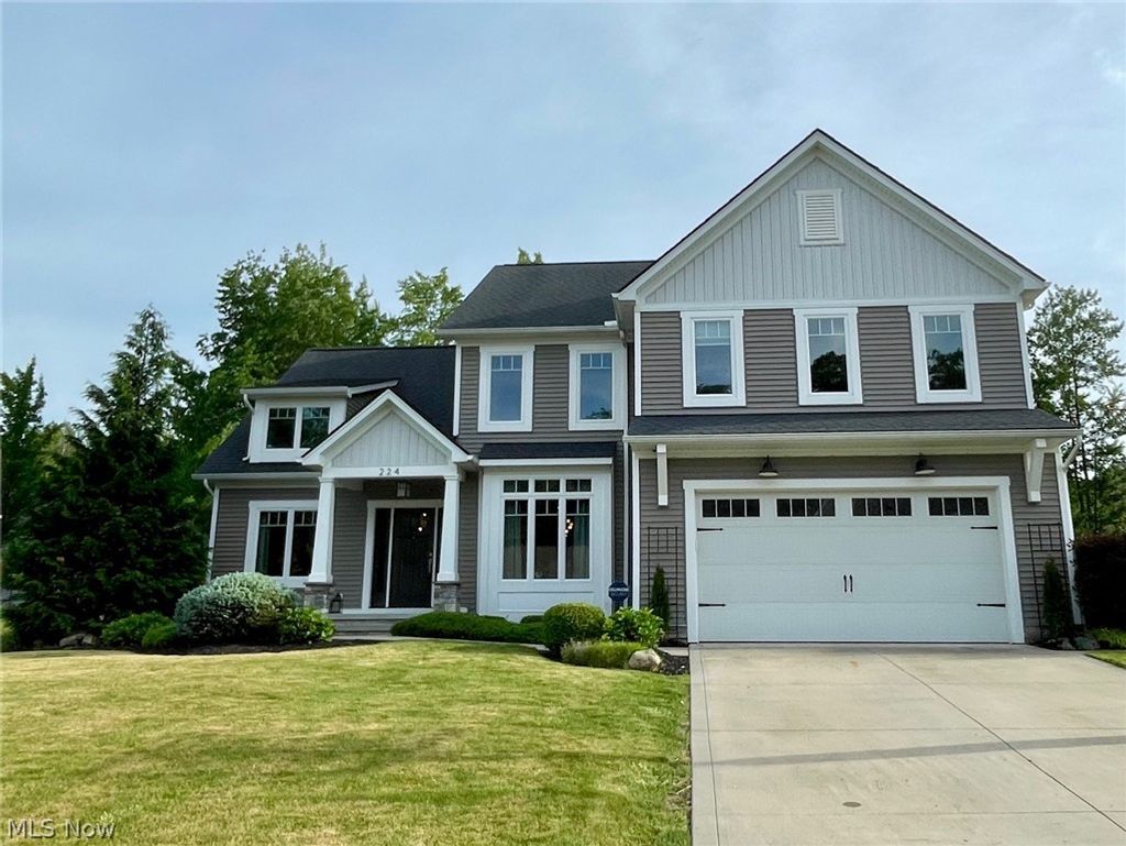 Photo of 224 Hidden Glen Trail, Chardon, OH 44024 (MLS # 5218302)