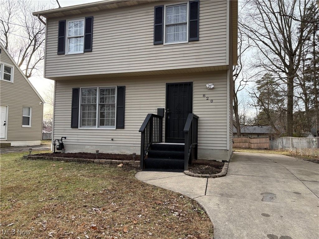 Photo of 820 Shoshone Avenue, Akron, OH 44305 (MLS # 5181421)