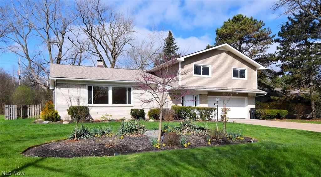 Photo of 2828 Meldon Boulevard, Beachwood, OH 44122 (MLS # 5199017)