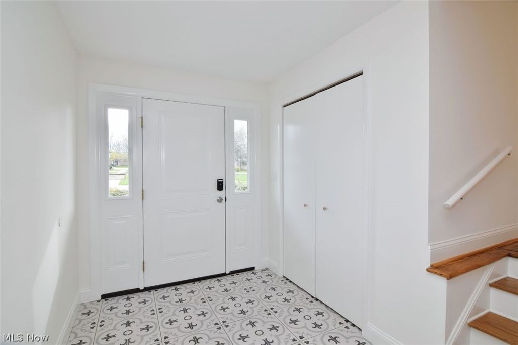 Photo of 2828 Meldon Boulevard, Beachwood, OH 44122 (MLS # 5199017)