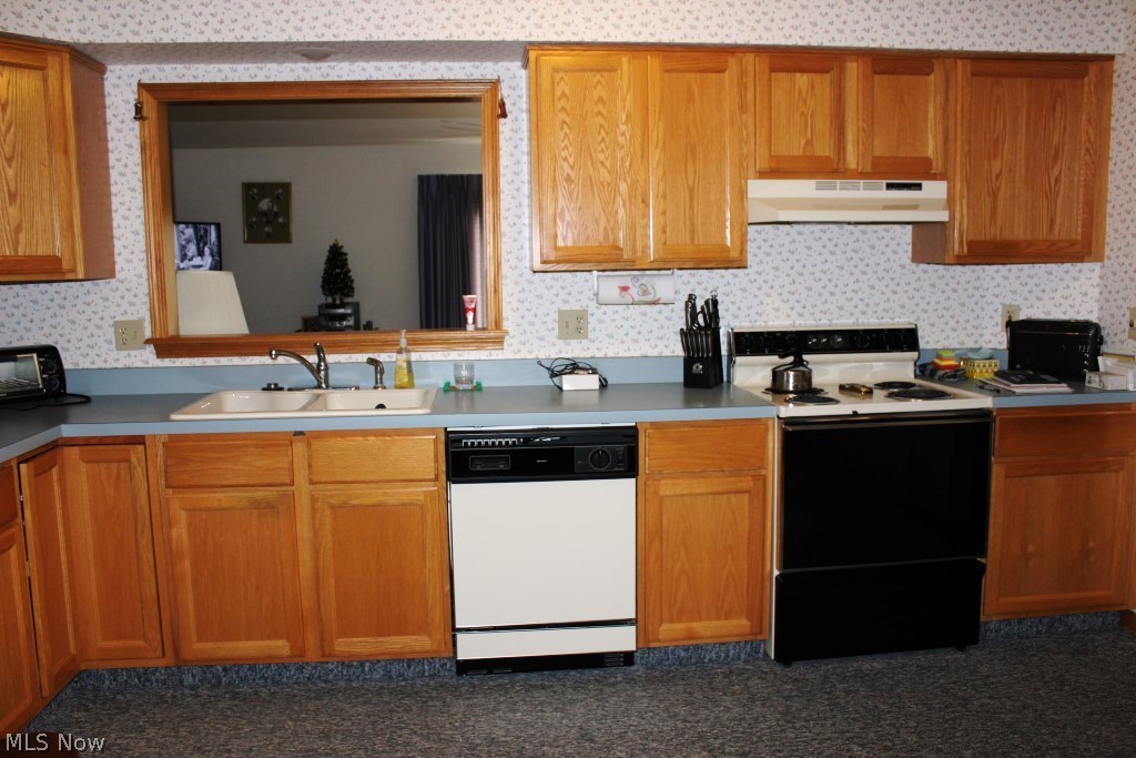 Greens Prestwick Condo - Residential