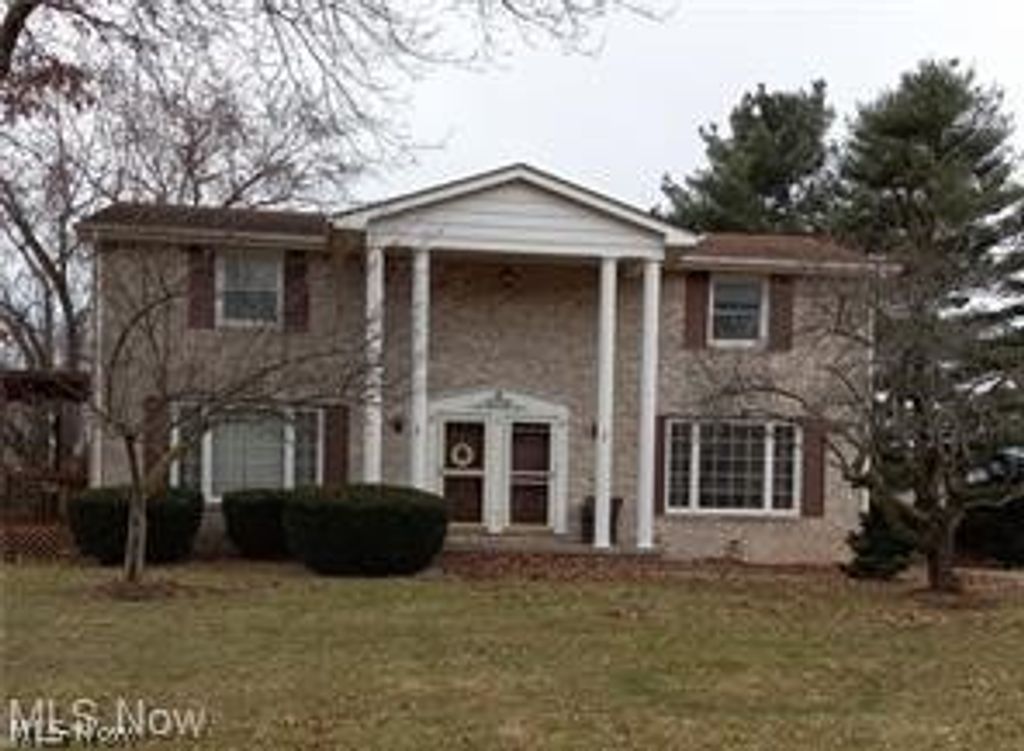 Photo of 525 S Marion Avenue, Louisville, OH 44641 (MLS # 5188944)