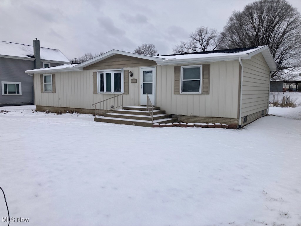 1456 Roanoke Avenue, Uhrichsville, Ohio image 1