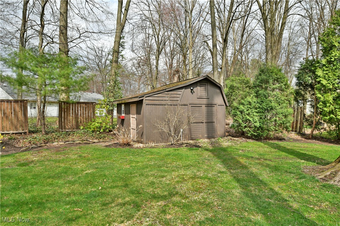 1495 Castillion Drive, Warren, Ohio image 7