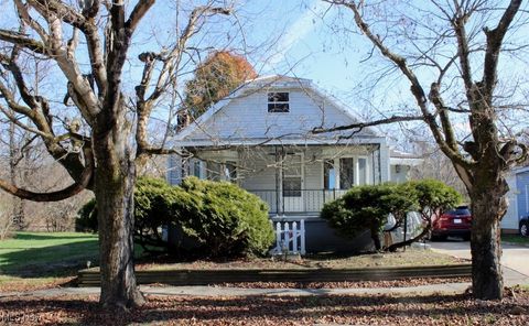 Photo of 140 S Valley Street, Corning, OH 43730 (MLS # 5180192)