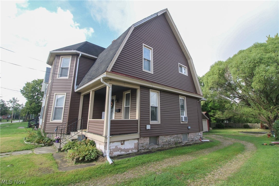 146 Charles Avenue SE